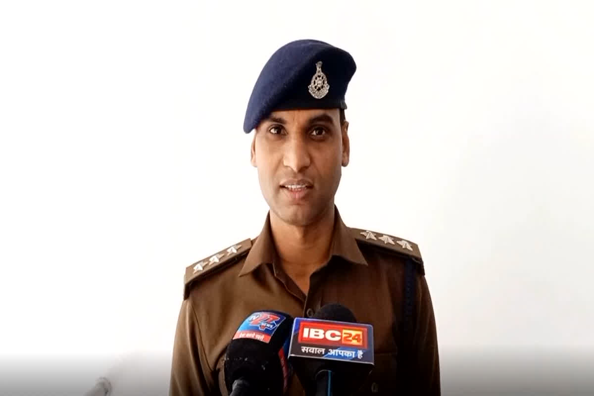 Gwalior Crime News : अस्पताल से लौट रहे पति-पत्नी से बंदूक की नोक पर लूट, घेराबंदी कर जांच में जुटी पुलिस
