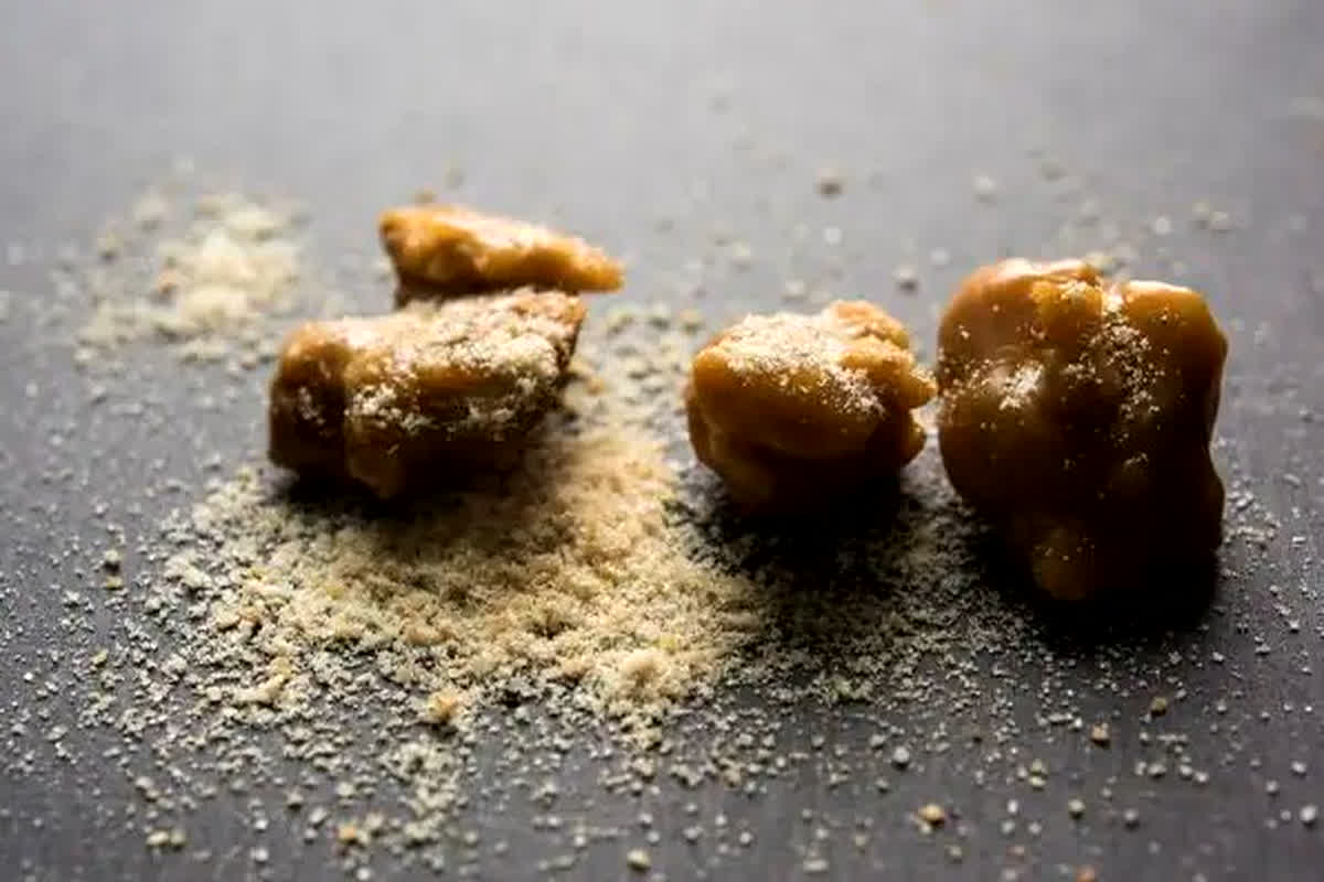 Side Effects OF Asafoetida: इन लोगों को भूल से भी नहीं करना चाहिए हींग का सेवन, फायदे की जगह होगा नुकसान