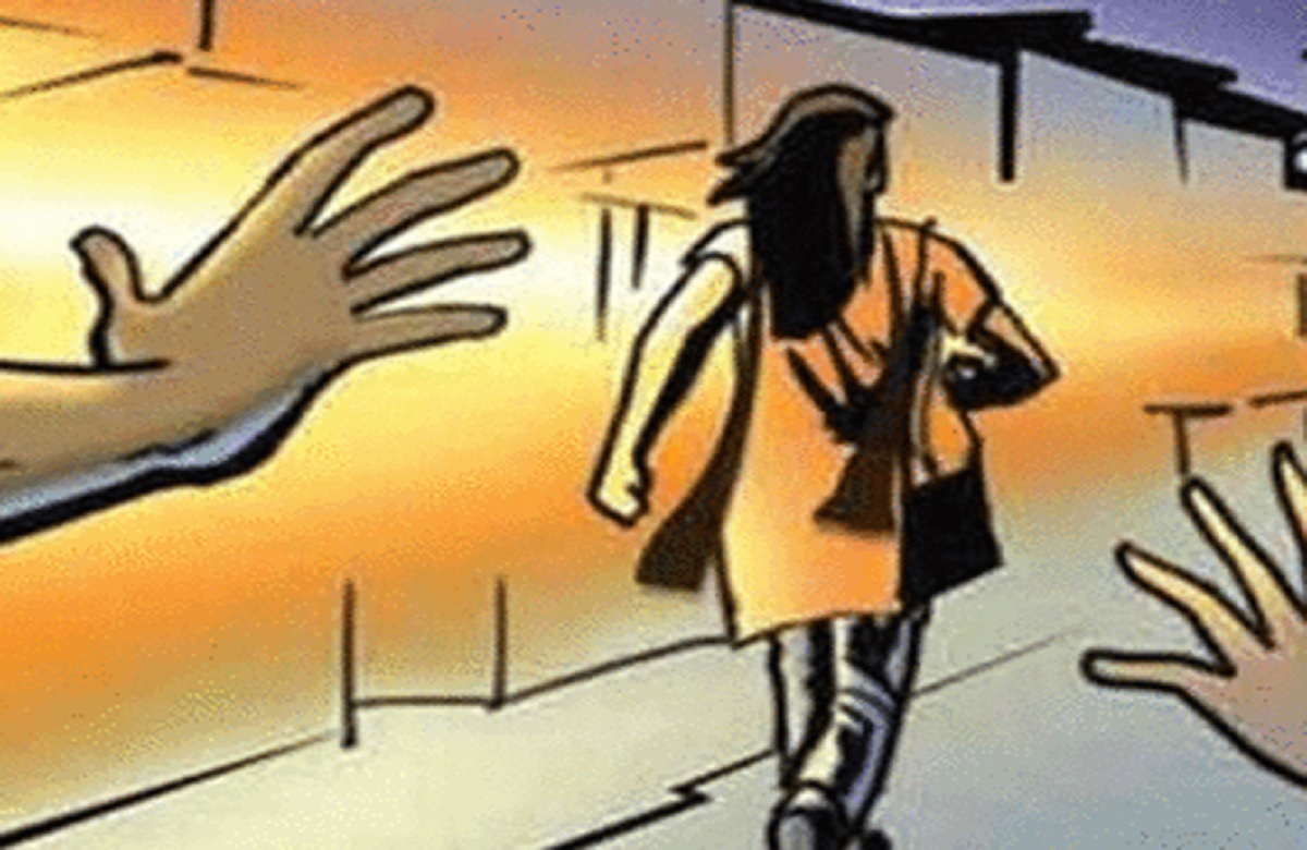 Tampering With the Principal: स्कूल से घर जा रही थी प्रिंसिपल, तभी गांव के युवक ने कर दिया कांड