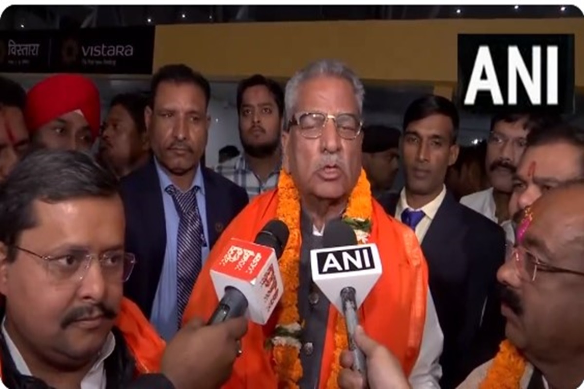 रायपुर पहुंचे ओम माथुर, बोले- चौकाने वाले नाम ही आएंगे सामने, बीजेपी का श्रेष्ठ कार्यकर्ता ही बनेगा मुख्यमंत्री