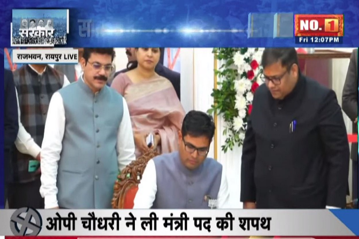 CG Ministers Oath Ceremony: कलेक्टर से लेकर मंत्री तक का सफर हुआ पूरा.. ओपी चौधरी को राज्यपाल ने दिलाई पद और गोपनीयता की शपथ