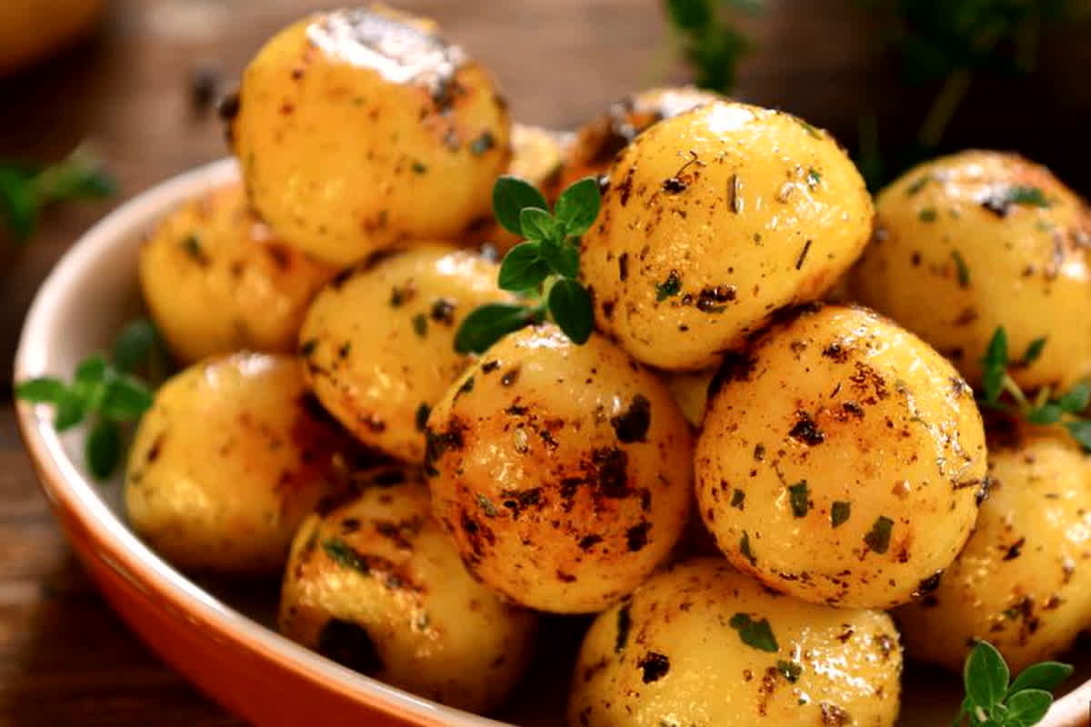 Side Effect of Potato : आपको भी पसंद है आलू खाना, तो हो जाए सावधान, हो सकता है बड़ा नुकसान