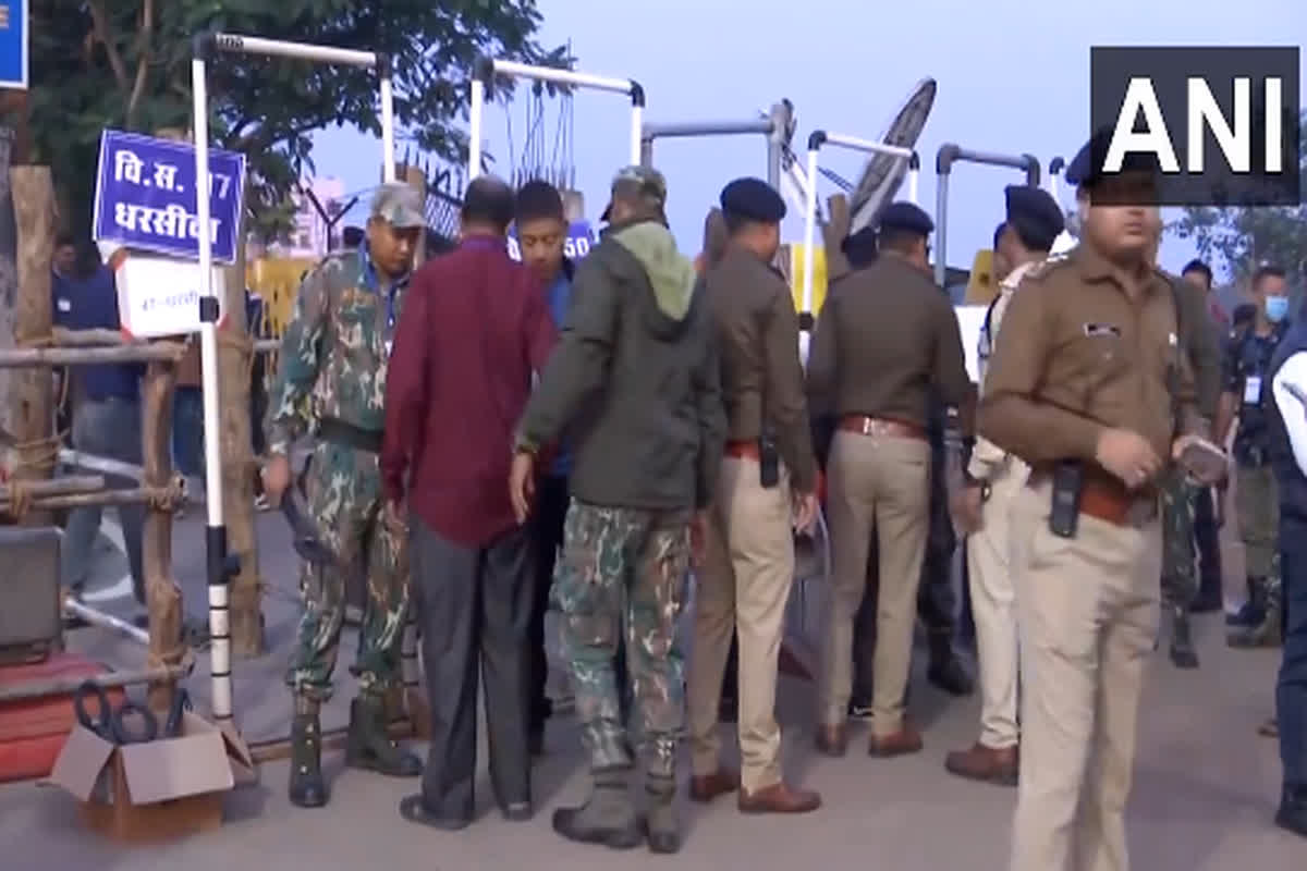 CG Vidhan Sabha Chunav Result: थोड़ी ही देर में शुरू होगी वोटों की गिनती, मतगणना केंद्र पर चल रही जोरो शोरों से तैयारियां, देखें वीडियो…