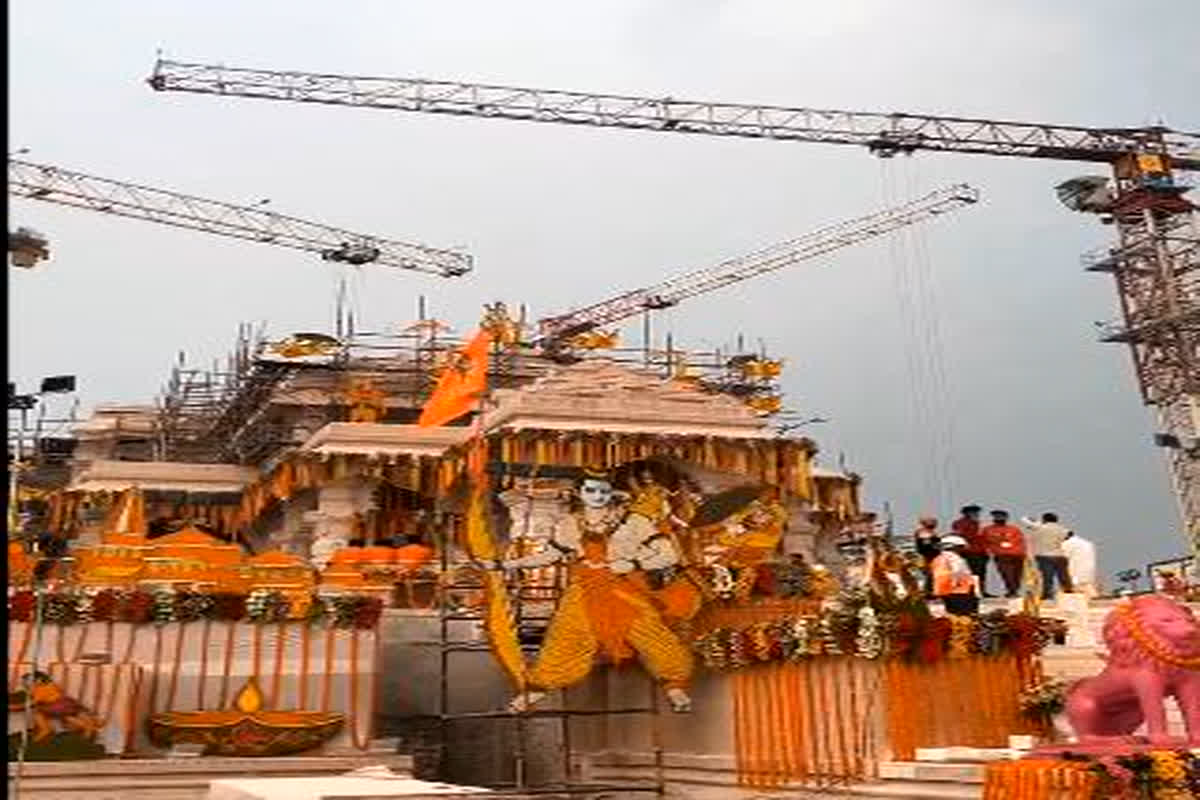 Ayodhya Ram Mandir: राम भक्तों का सपना हुआ साकार, रामलला के आगमन में सज रही अयोध्या नगरी