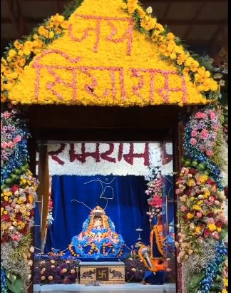 बता दें कि रामलला 500 वर्षों बाद जब 22 जनवरी को भव्य मंदिर में विराजमान होंगे तो वह पल बहुत ही अद्दभुत होगा।