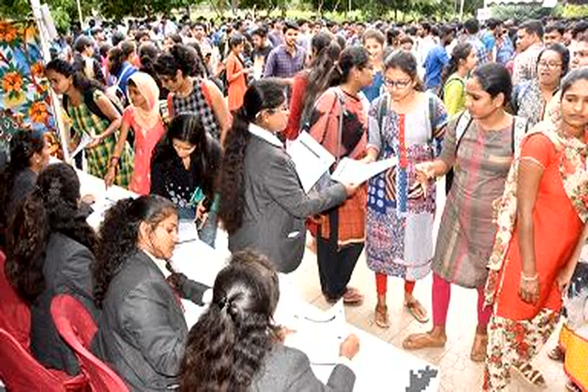 Raebareli Employment Fair: बेरोजगार युवाओं के लिए सुनहरा मौका, यहां होने जा रहा रोजगार मेले का आयोजन, करीब 500 रिक्त पदों पर होगी भर्ती