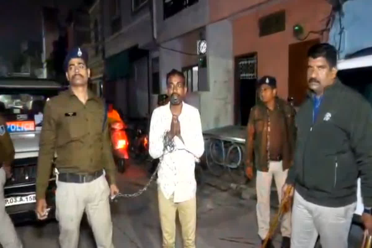 Indore Smuggler Video Viral: ‘नशा बेचना पाप है, पुलिस हमारी बाप है..’, बदमाश का निकाला जुलूस, वायरल हो रहा वीडियो, देखें Video