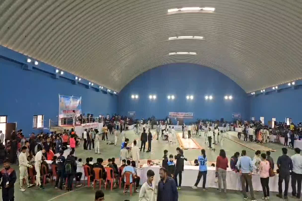 Jagdalpur News: मणिपुर हिंसा से बच्चों की पढ़ाई और खेलकूद हुई प्रभावित, मणिपुर से बस्तर पहुंचे इस कोच ने गृह मंत्री अमित शाह से कही ये बात