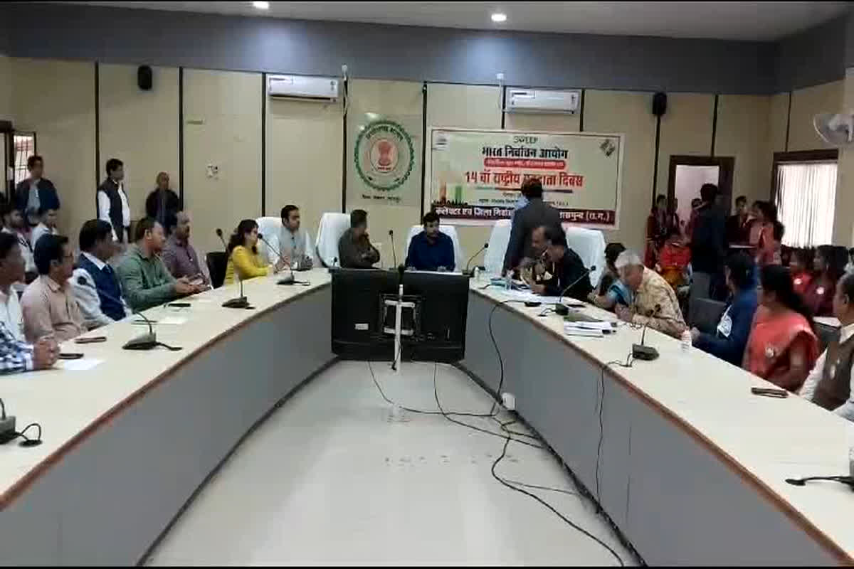 National Voters Day: राष्ट्रीय मतदाता दिवस आज, मतदाताओं को किया सम्मानित, मतदान का महत्व बताते हुए दिलाई शपथ