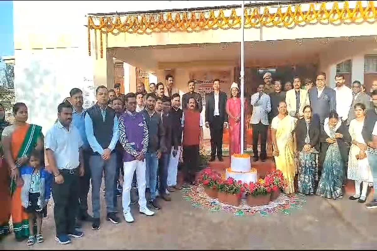 Republic Day Celebration In Sakti: कलेक्टर नूपुर राशि पन्ना ने किया ध्वजारोहण, जिले वासियों को दी गणतंत्र दिवस की बधाई