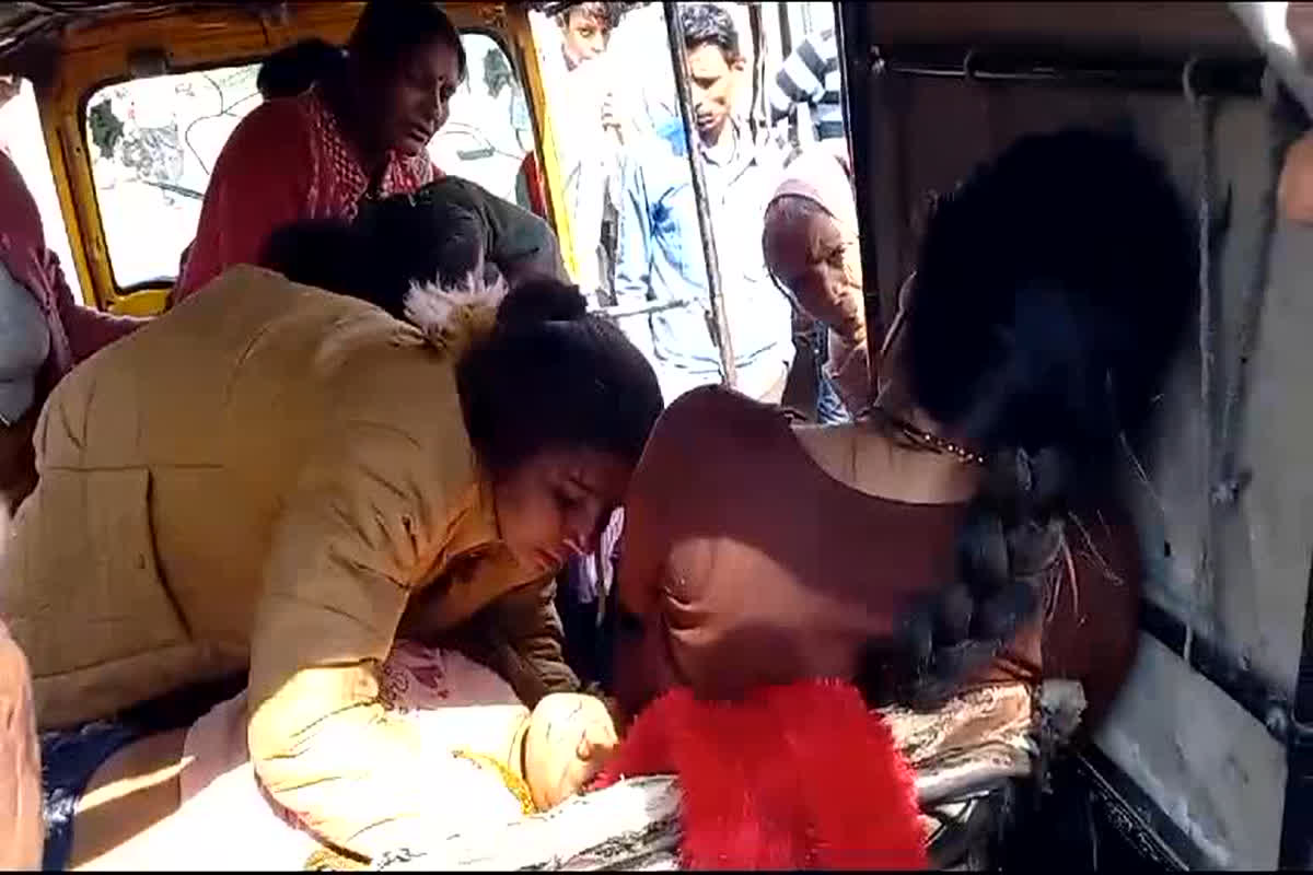 Chhatarpur Road Accident: मातम में बदली परिवार की खुशियां, पलक झपकते ही चली गई 3 लोगों की जान, जानिए क्या है पूरा मामला