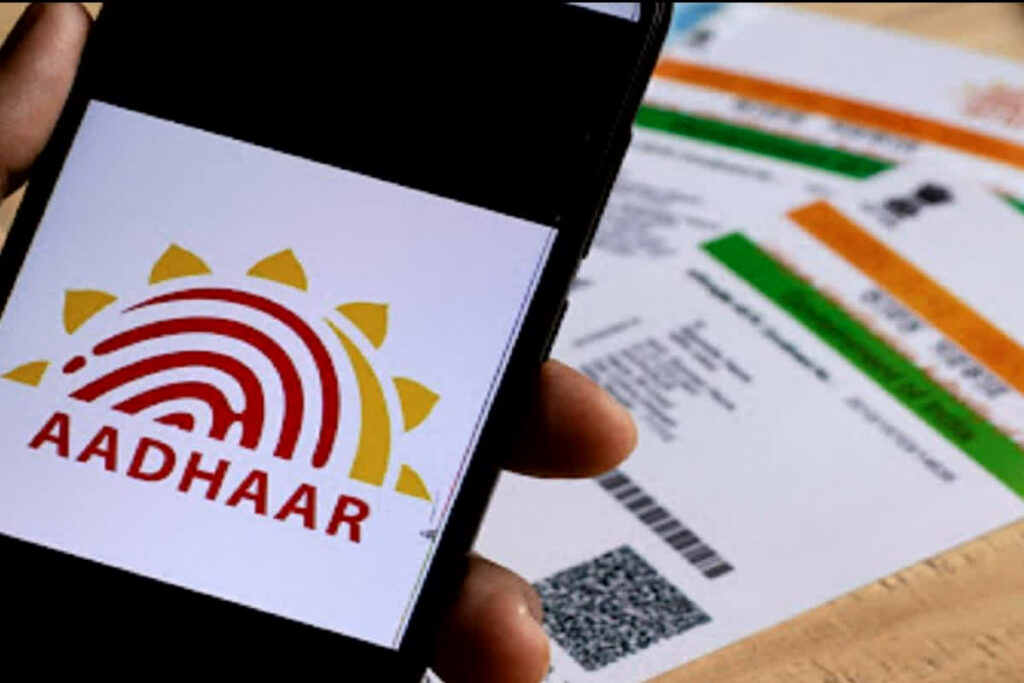 How many Aadhar cards can be linked with one mobile number