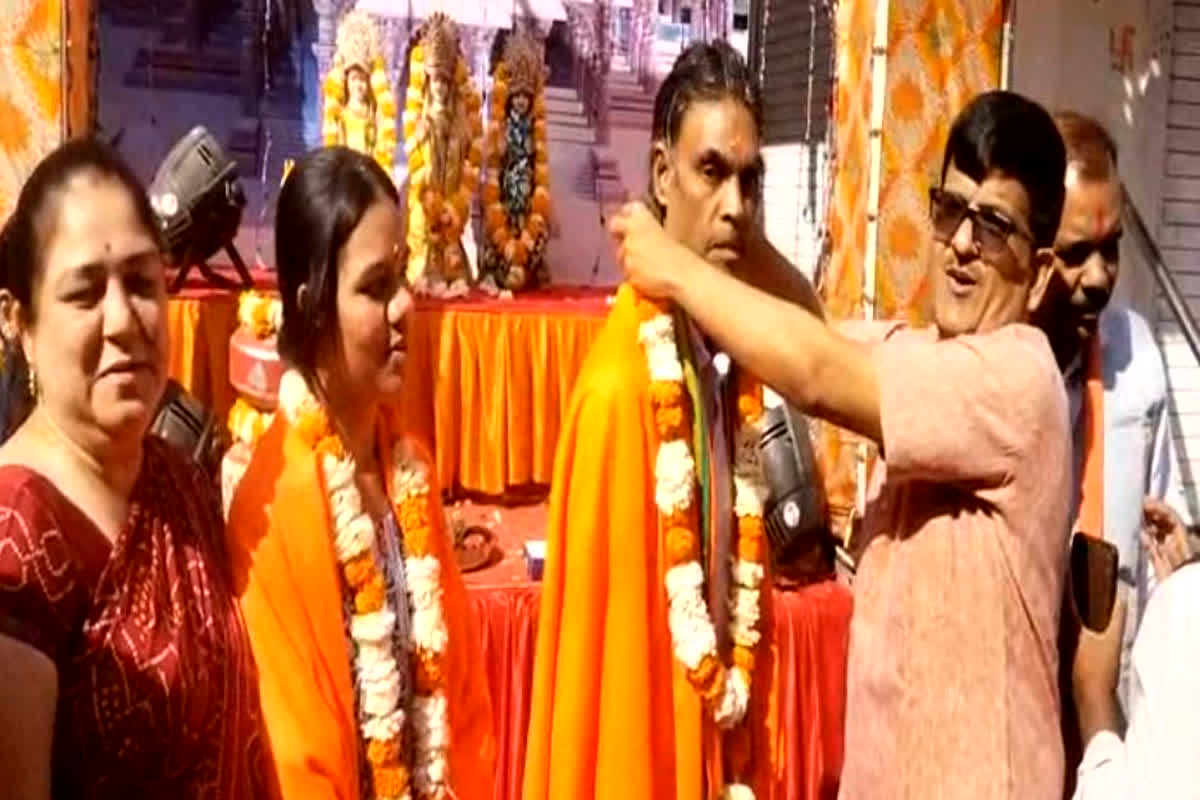 Muslim Family Accept Hinduism: प्रभु श्री राम के अयोध्या आगमन पर मुस्लिम परिवार ने भी की घर वापसी, अपनाया सनातन धर्म, कहा- जो राम का नहीं वो किसी काम का नहीं