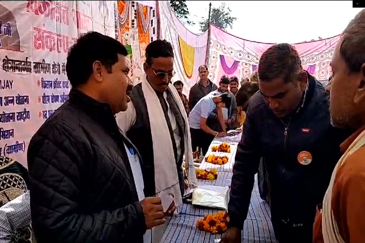 Gunaur MLA Rajesh Verma Video Viral: ‘सुधर जाओ नहीं तो उल्टा लटका दूंगा…’, पटवारी को धमकाते भाजपा विधायक का वीडियो वायरल