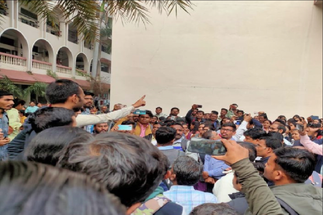 PHD Exam Boycott : PHD कर रहे सैकड़ों स्टूडेंट्स ने किया परीक्षा का बहिष्कार, सामने आई ये बड़ी वजह..