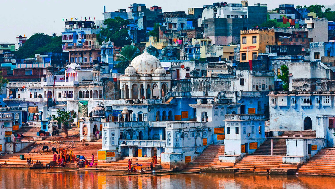 पुष्कर: पुष्कर भारत के राजस्थान राज्य के अजमेर ज़िले में स्थित एक नगर व प्रमुख हिन्दू तीर्थस्थल है। यह सबसे प्राचीन शहरों में से एक है, जो पाँच पवित्र धामों में से एक है। यही एकलौता शहर है जहाँ ब्रह्मा को समर्पित एक मंदिर है और इसी के लिए यह प्रसिद्ध है। नवंबर में यहाँ भारत का सबसे बड़ा ऊँटों के मेले का आयोजन होता है। छोटी-छोटी रंग-बिरंगी दुकानों पर सस्ते दामों पर शिल्प कौशल से बनी वस्तुऐं मिलती हैं। यहाँ की संस्कृति पर्यटकों को आकर्षित करती है। राजस्थान के प्रमुख पर्यटन स्थल में इस शहर का नाम भी बड़ी प्रसन्नता से लिया जाता है, क्योंकि इस शहर में वो खासियत है, जो यात्रियों का ध्यान अपनी तरफ केंद्रित कर सके।