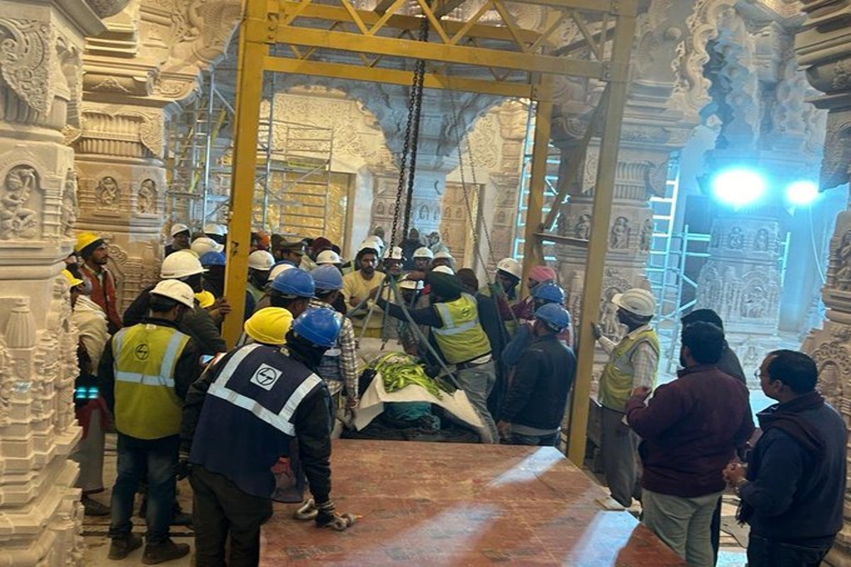 Ramlala’s Murti: विराजमान होने जा रहे मर्यादा पुरुषोत्तम, आज गर्भगृह में रखी जाएगी रामलला की मूर्ति