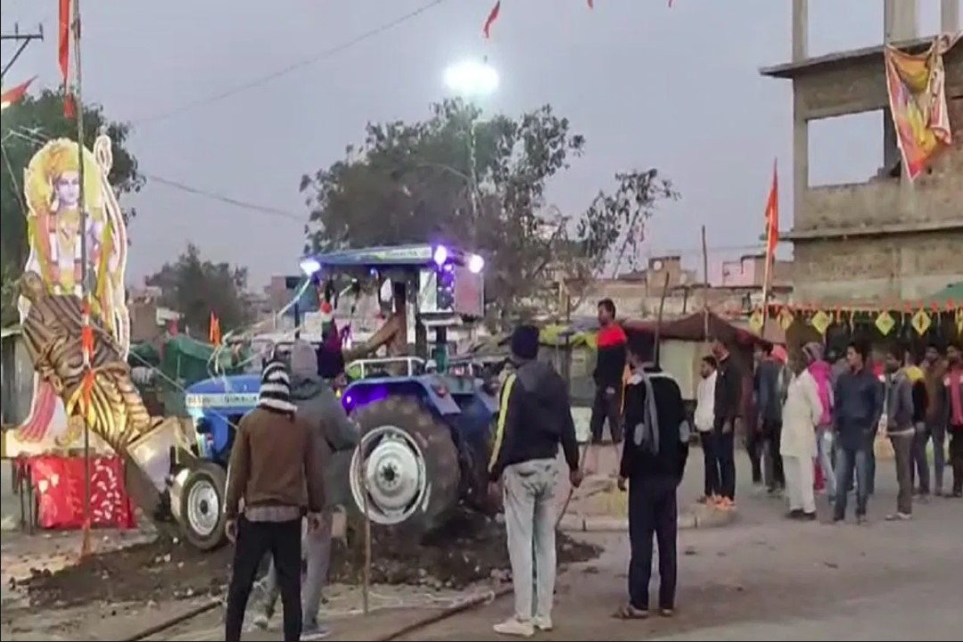 Ujjain Murti Vivad: पटेल या अंबेडकर को लेकर दो पक्षों में हुई पत्थरबाजी, थाना प्रभारी निलंबित