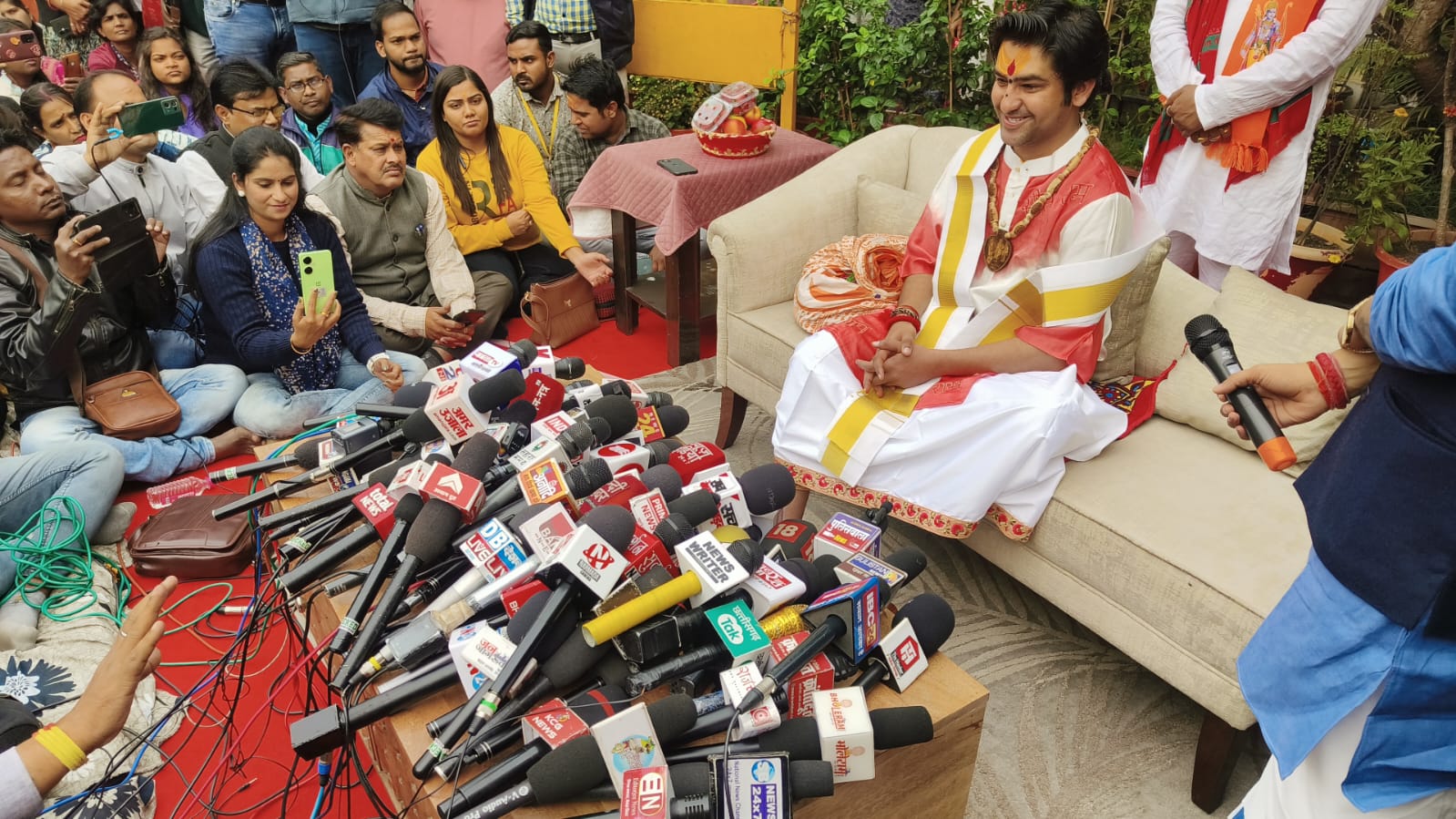 शादी को लेकर बोले पंडित धीरेंद्र कृष्ण शास्त्री, घोड़ी पर बैठने वाले हैं हम