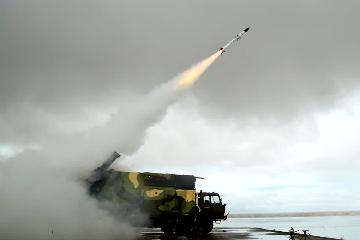 AKASH-NG Missile: दुश्मनों के छक्के छुड़ा देगी नई पीढ़ी की आकाश मिसाइल.. DRDO ने किया सफल परीक्षण, देखें इसकी विशेषताएं