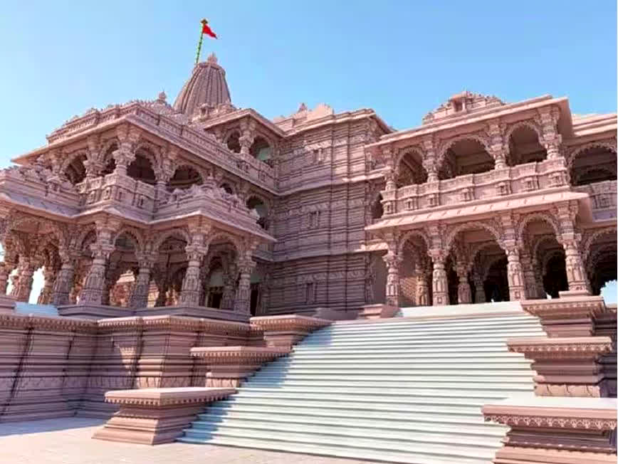 मुख्य गर्भगृह में श्रीराम लला की मूर्ति है और पहली मंजिल पर श्री राम दरबार होगा। श्री राम जन्मभूमि तीर्थ क्षेत्र ट्रस्ट के अनुसार, राम मंदिर में 5 मंडप (हॉल) होंगे। इसमें नृत्य मंडप, रंग मंडप, सभा मंडप, प्रार्थना और कीर्तन मंडप।