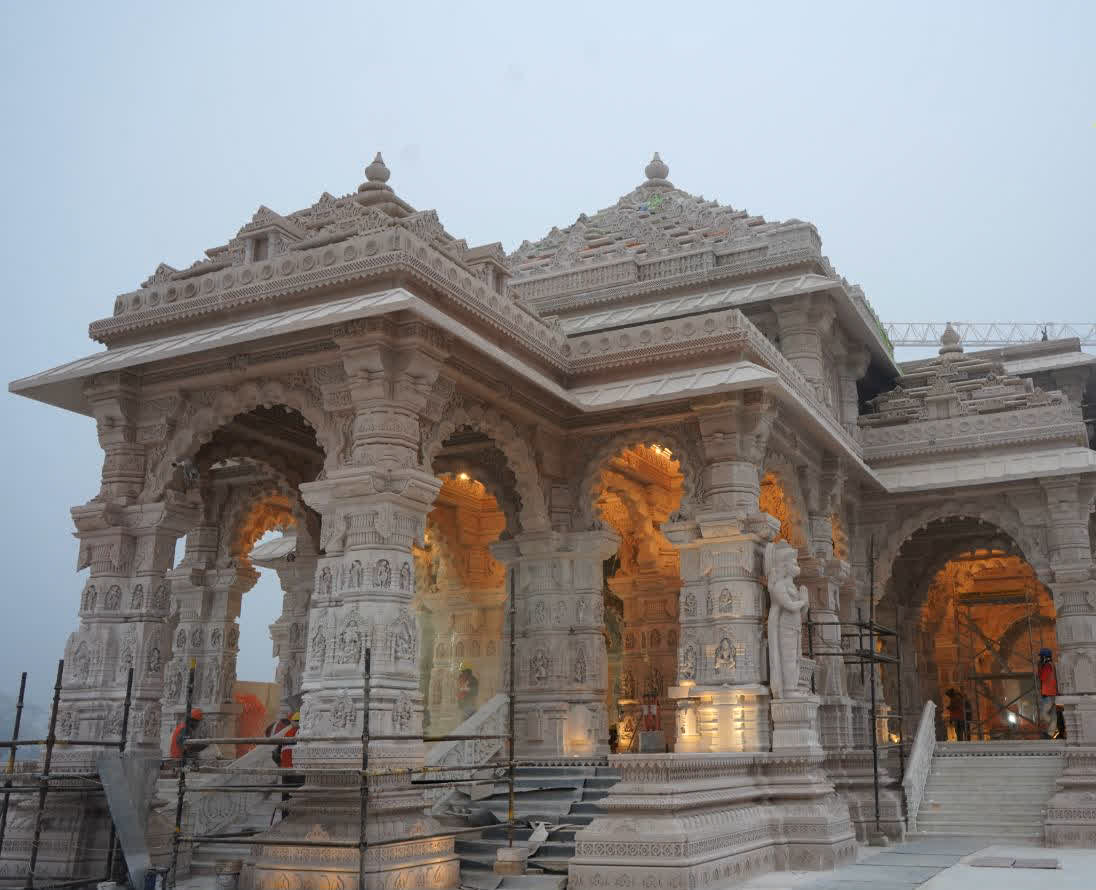 Ram Mandir Latest Photos: 22 जनवरी 2024 को अयोध्या में होने वाले नए भव्य मंदिर में रामलला की प्राण प्रतिष्ठा के लिए जोरो शोरो से तैयारियां की जा रही है।