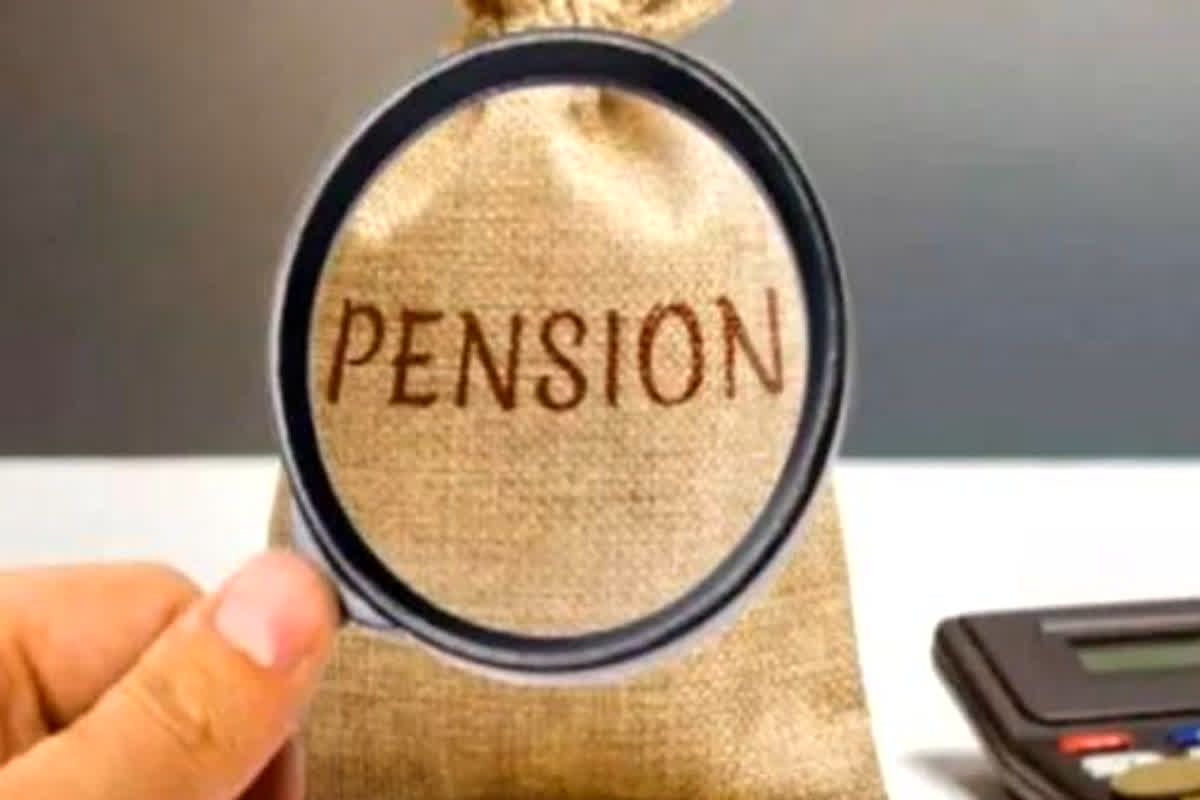 Old Pension Scheme: ओल्ड पेंशन स्कीम की मांग को लेकर देशभर में प्रदर्शन, मांग पूरी नहीं होने पर कर्मचारियों ने दी उग्र आंदोलन की चेतावनी