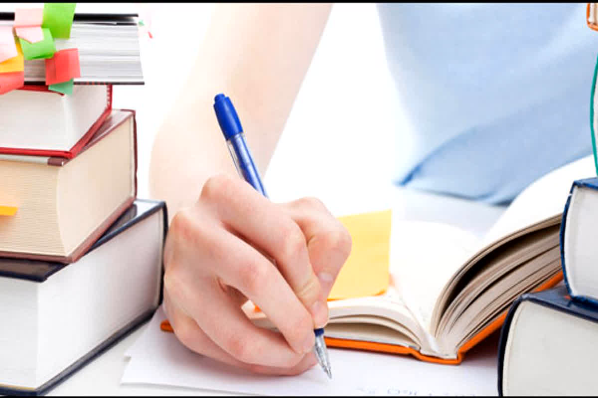 CBSE Board Sample Papers 2024: सैंपल पेपर की मदद से करें बोर्ड परीक्षा की तैयारी, एक क्लिक में ऐसे करें डाउनलोड…