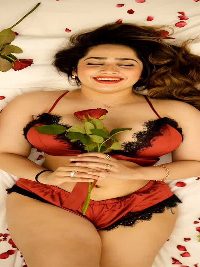 Aditi Mistry Hot Photos सोशल मीडिया इन्फ्लुएंसर अदिति मिस्त्री