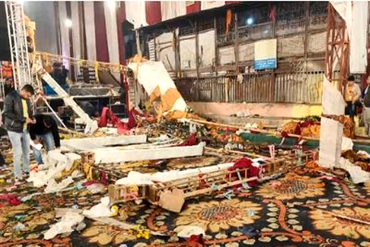 Delhi Kalkaji Mandir: कालकाजी मंदिर में हादसा, जागरण के दौरान मंच गिरने से मची भगदड़, हादसे में 1 मौत, 17 घायल
