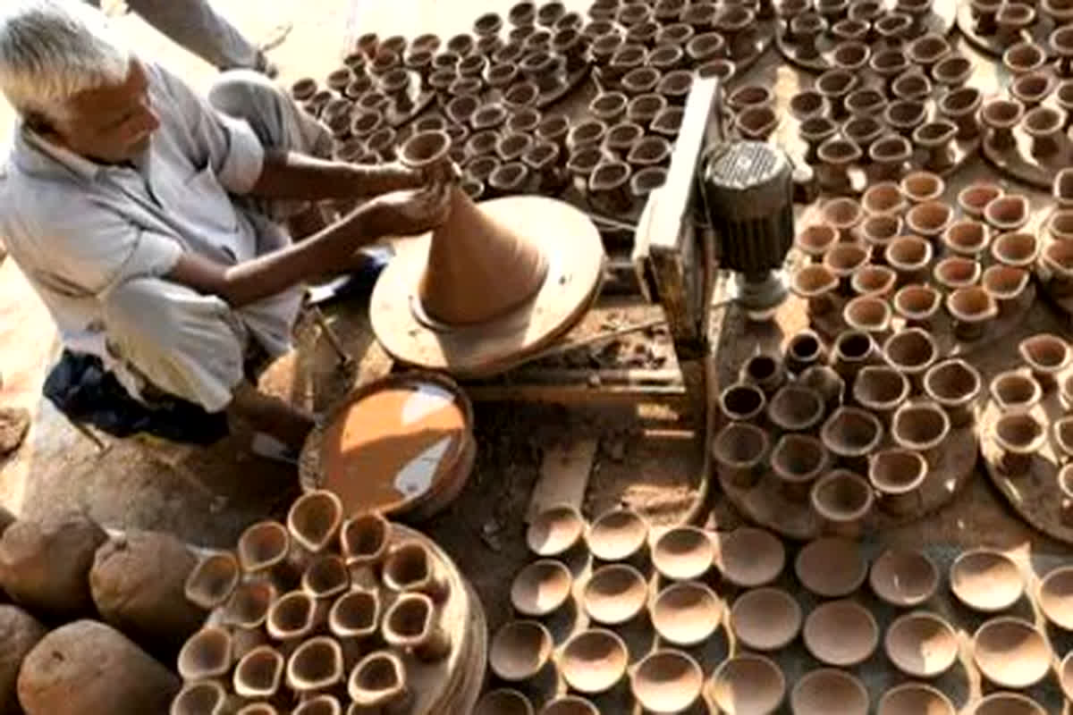 Ram Mandir Pran Pratishtha: रामलला ने चमका दी कुम्हारों की किस्मत, कारोबार हो रहा गुलजार, धड़ाधड़ मिल रहे ऑर्डर