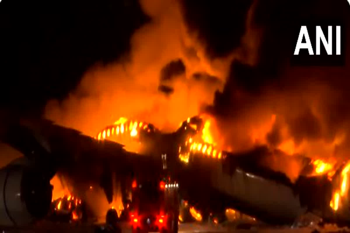 Japan Plane Fire News : लैंडिग के बाद विमान में लगी आग, धूं-धूं कर जल गया पूरा प्लेन, चालक दल के सदस्य लापता