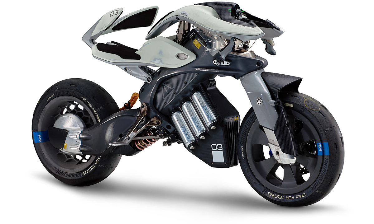 Yamaha Motoroid 2: मार्केट में आ गई बिना हैंडल के इशारों पर चलने वाली बाइक, फीचर्स जान आपके भी उड़ जाएंगे होश