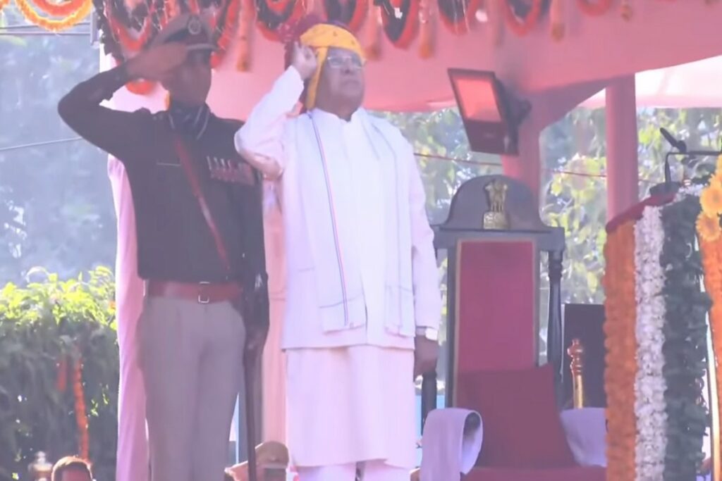 Governor Mangubhai Patel hoisted the Bhopal flag