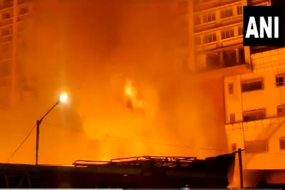 Maharashtra Fire: रेस्तरां में लगी भीषण आग, मौके पर पहुंची 16 दमकल गाड़ियां, मची अफरा-तफरी