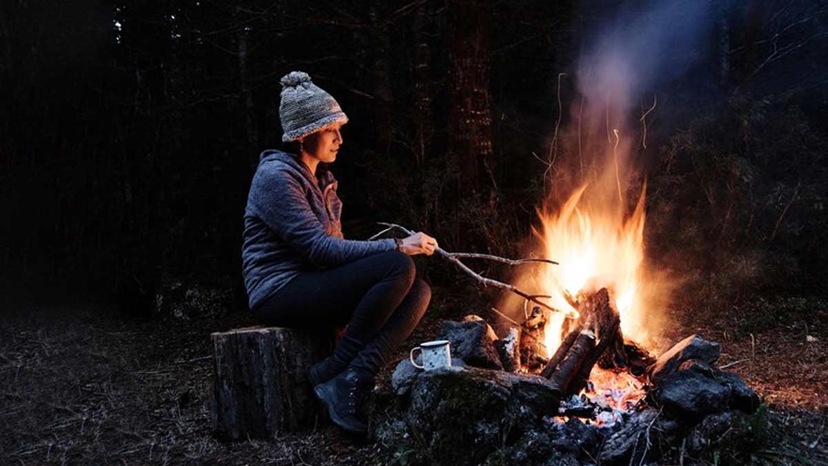 Side effect of fire: सर्दियों में ज्यादा देर आग तापना पड़ सकता हैं महंगा, हेल्थ को पहुंचाता है भारी नुकसान