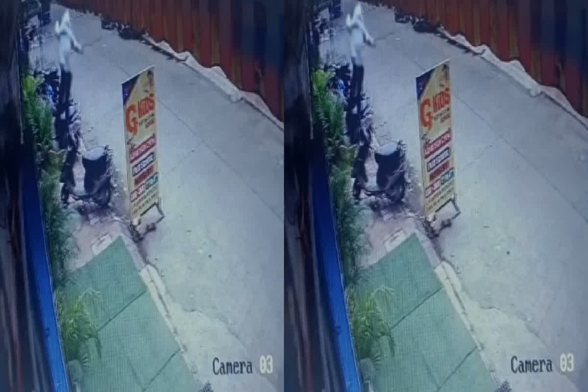 Student Attempted Suicide : स्कूल की तीसरी मंजिल से 7वीं कक्षा के छात्र ने लगाई छलांग, सीसीटीवी में कैद हुई घटना, सामने आई ये वजह