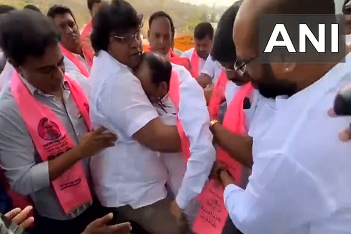 Former Deputy CM Faints: गणतंत्र दिवस की परेड में अचानक बेहोश हुए पूर्व डिप्टी सीएम, मची अफरातफरी…