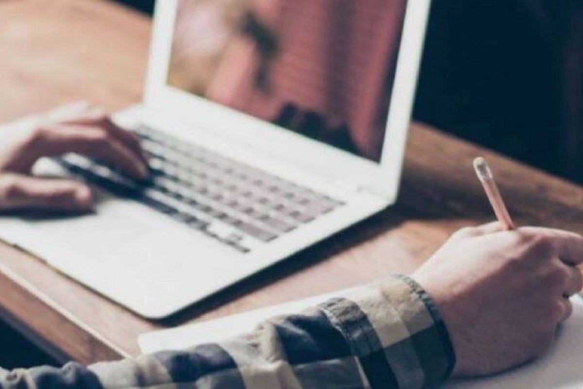 छात्रों की शर्मनाक करतूत…. ऑनलाइन क्लास के बीच चली अश्लील फिल्म, लेडी टीचर को भेजे भद्दे कमेंट, मिली ये सजा