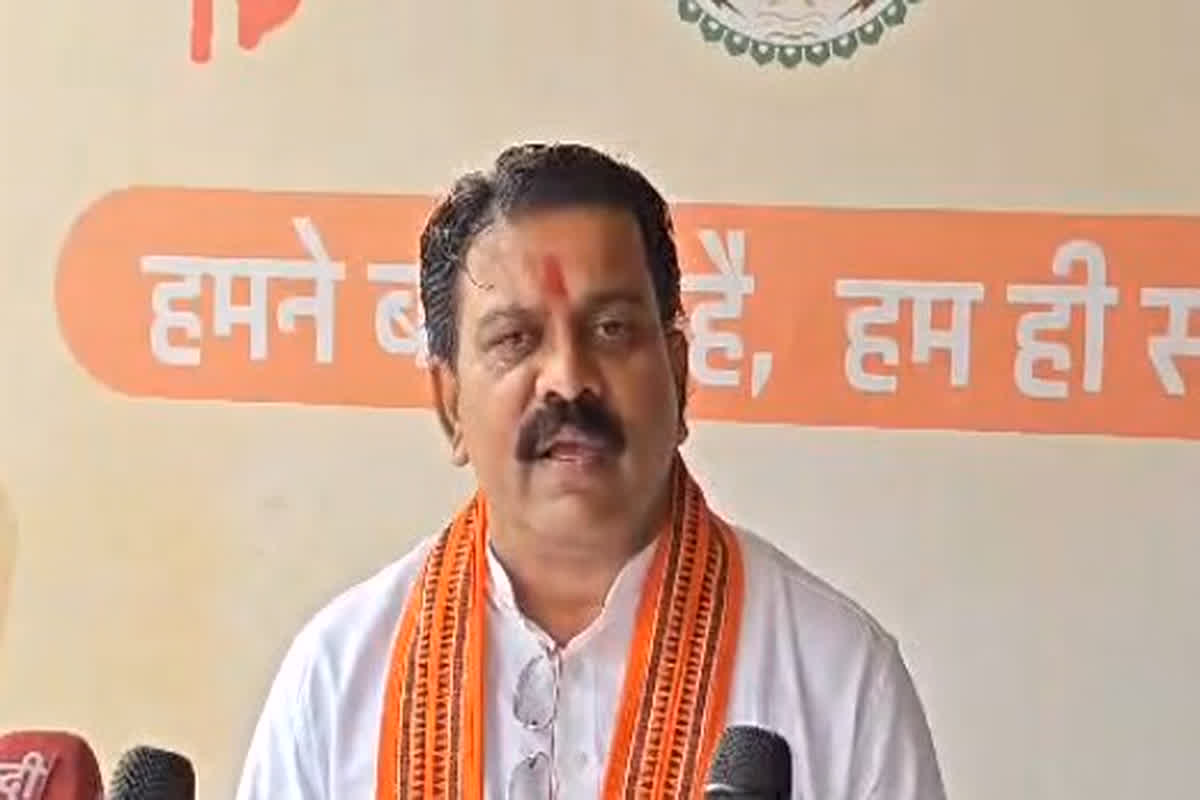 Vijay Sharma Statement: ‘महतारियों’ को सालाना 1 लाख रुपए देने की गारंटी पर डिप्टी सीएम विजय शर्मा का बड़ा बयान, कही ये बात