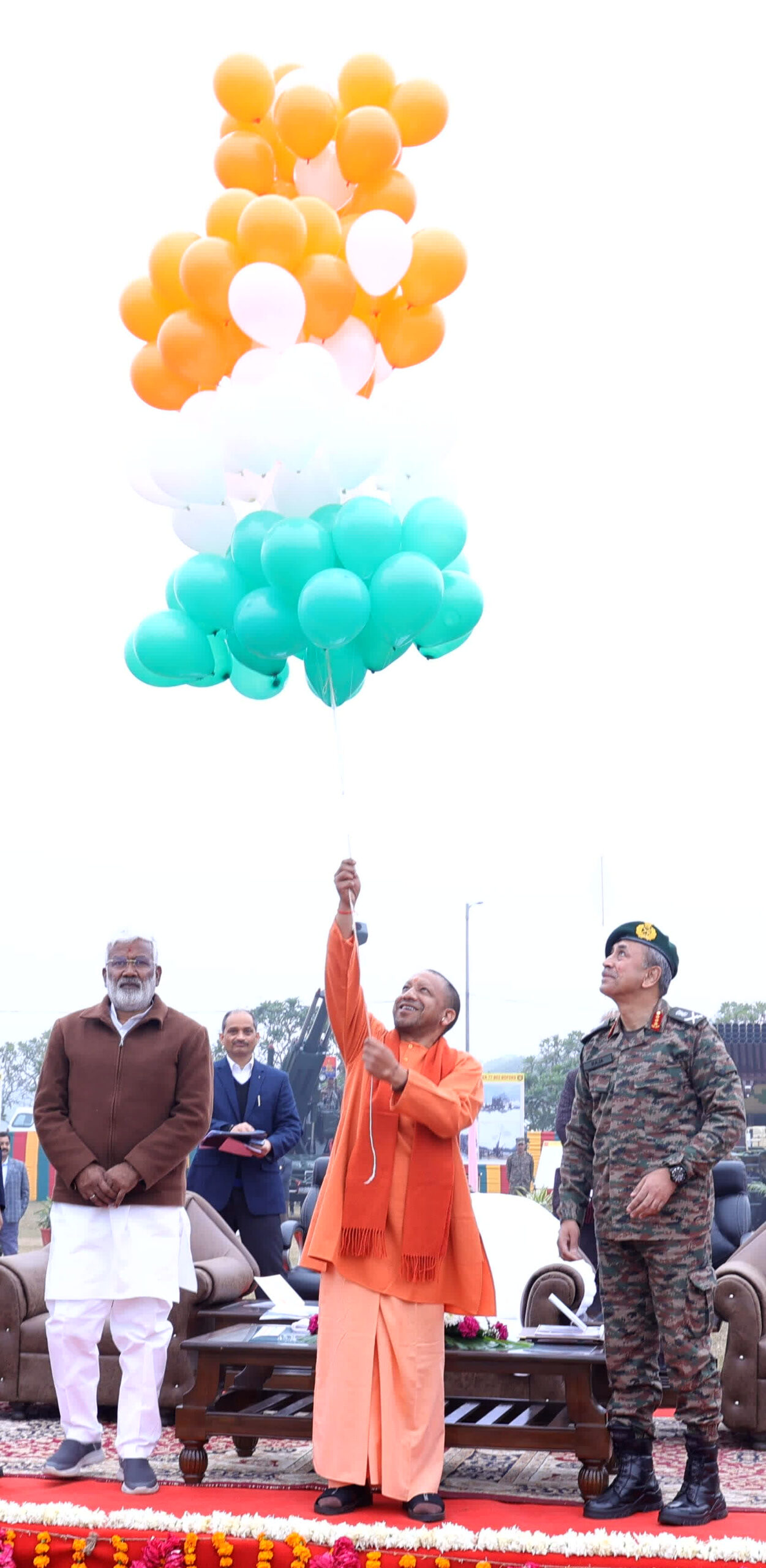 मुख्यमंत्री ने रंगबिरंगे गुब्बारे आसमान में उड़ाकर फेस्टिवल का औपचारिक उद्घाटन किया।