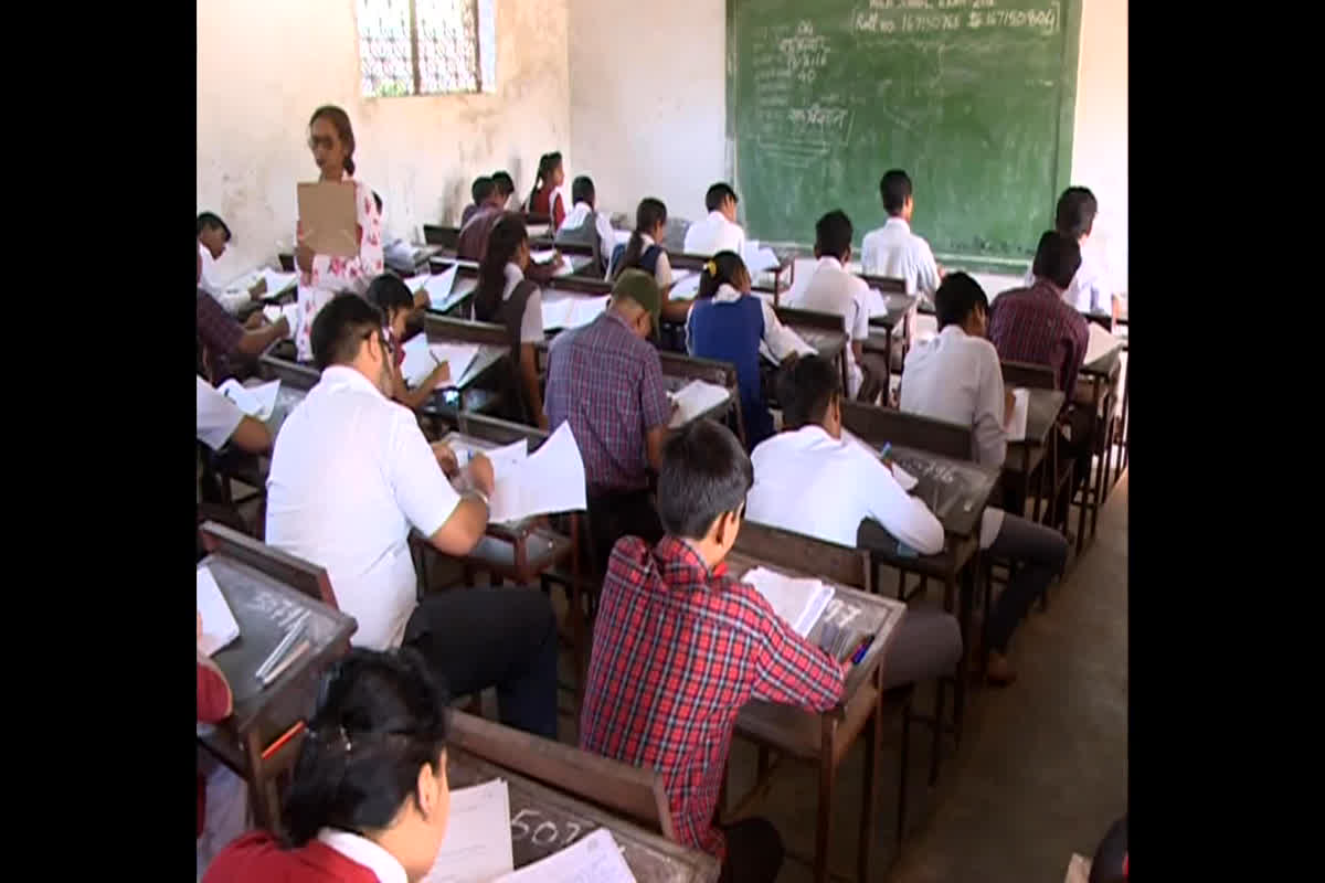 MP Board Exam: बोर्ड परीक्षा के लिए शिक्षा विभाग ने पूरी की तैयारी, परीक्षा केंद्रों में होगी बंदूकधारियों की तैनाती, खाकी के साए में पेपर देंगे स्टूडेंट
