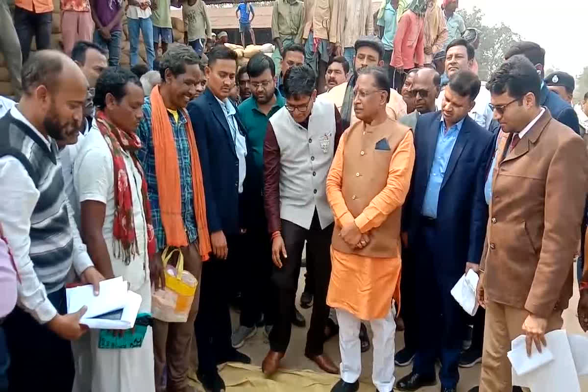 CM Vishnudeo Sai Visit Raigarh: एक दिवसीय दौरे पर रायगढ़ पहुंचे सीएम साय, कहा-‘हमने डेढ़ महीने में ही मोदी की गारंटी को पूरा किया’