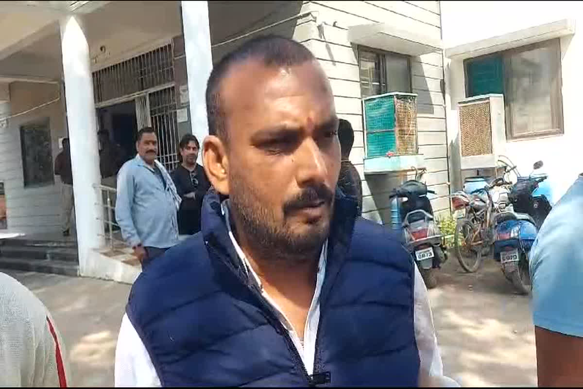 Damoh News: कांग्रेस नेता और जिला पंचायत अध्यक्ष ने दिखाई दबंगई, युवक को घर बुलाकर कर दी पिटाई, वीडियो हुआ वायरल