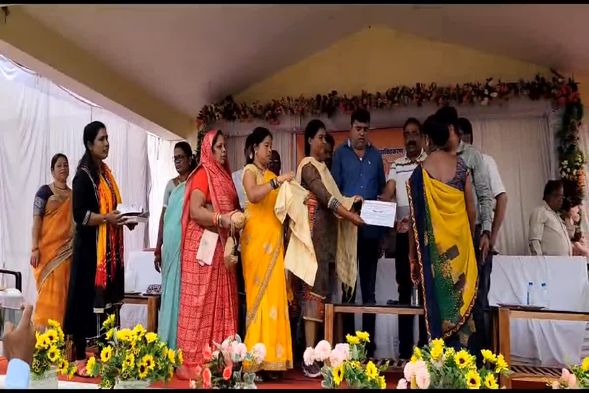 Shakti Vandan Program: नगर पालिका ने किया शक्ति वंदन कार्यक्रम का आयोजन, उत्कृष्ठ कार्य करने वाली समूह की महिलाओं को किया सम्मानित