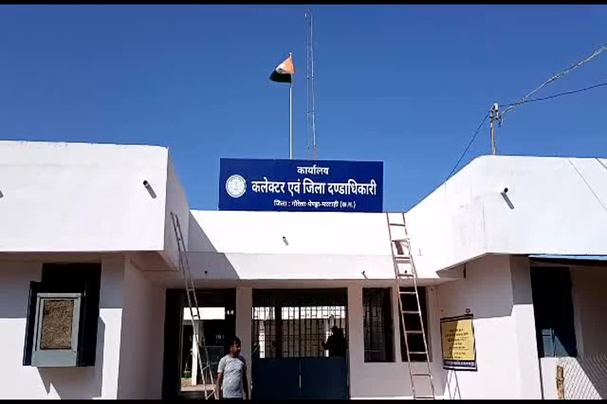 Pendra News: धान खरीदी केंद्र में हो रहा था ऐसा काम, सूचना मिलते ही कलेक्टर ने तत्काल प्रभाव से अधिकारी को किया निलंबित