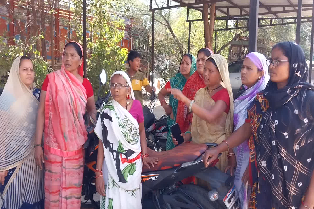 Harda News: तेजी से बढ़ रहा शराबियों का आतंक, बदमाश बेखौफ दे रहे लूट और मारपीट जैसे वारदातों को अंजाम, उठे कई सवाल