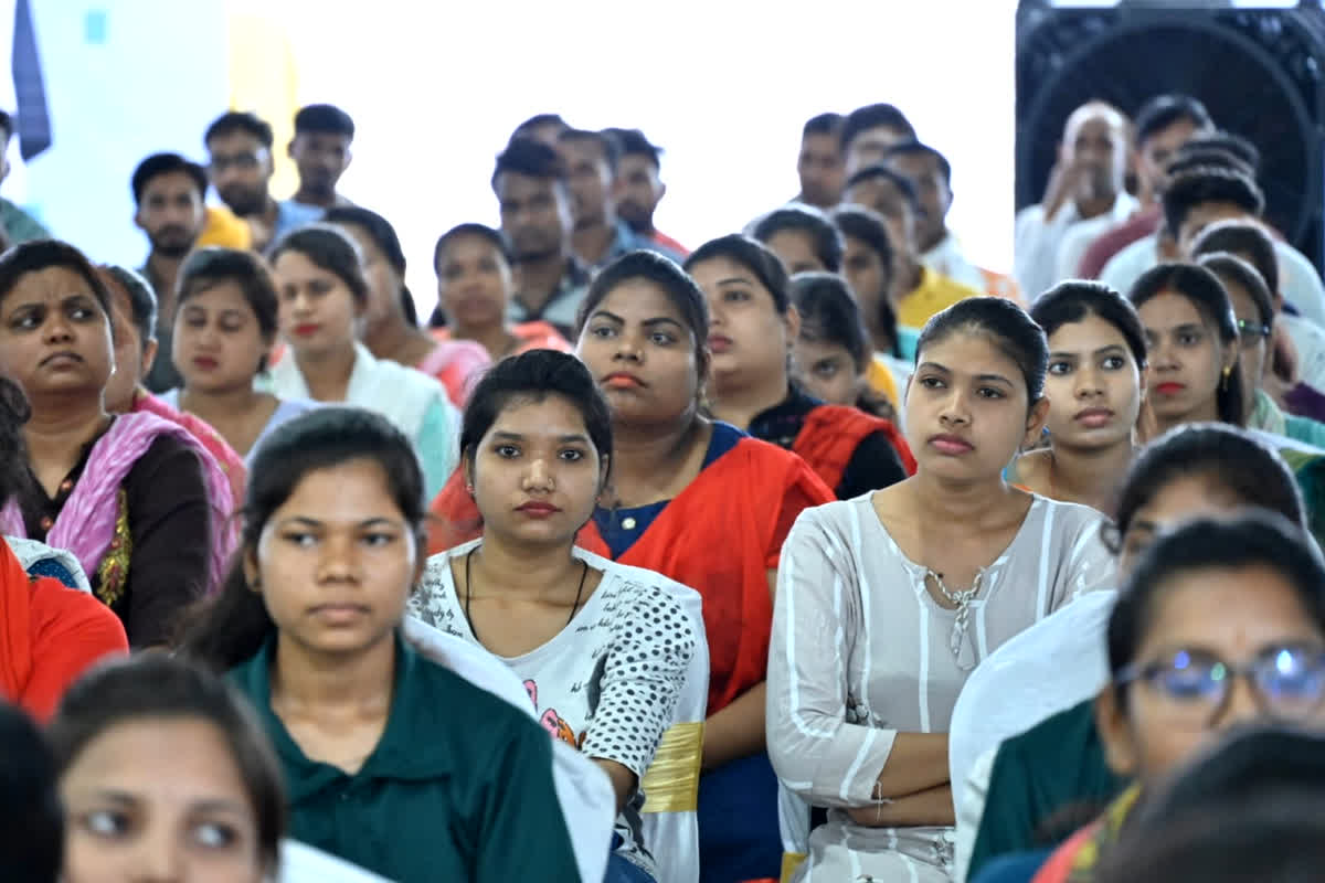 Travel Allowance : मोदी की एक और गारंटी हुई पूरी, कॉलेज छात्राओं को मिलेगा ट्रैवल अलाउंस, सालाना मिलेंगे इतने हजार रुपए