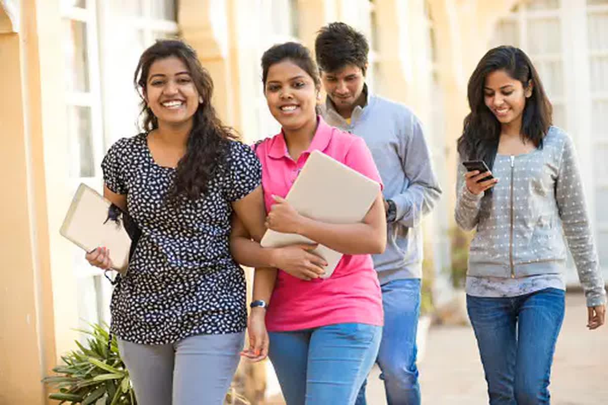 Travel Allowance for Students: कॉलेज छात्रों को मंत्री बृजमोहन अग्रवाल की बड़ी सौगात, सीधे खाते में आएंगे 6000 रुपए, इस काम में कर सकेंगे खर्च