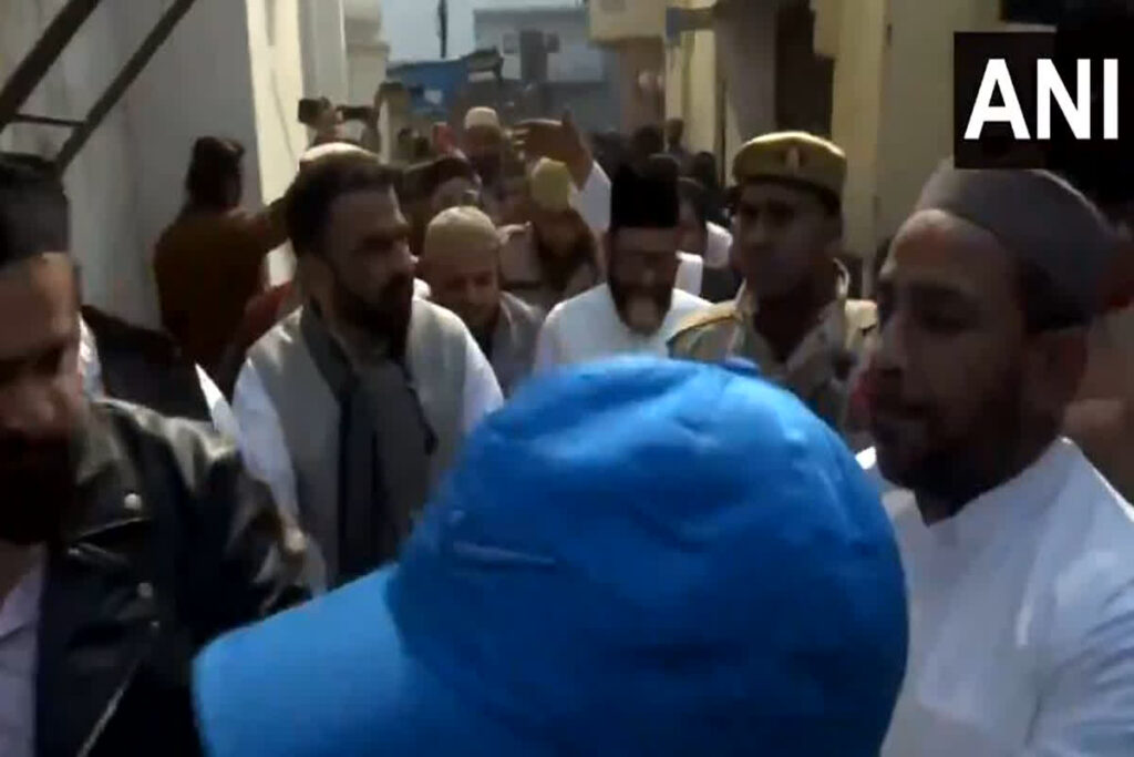 Maulana Tauqeer Raza detained by police